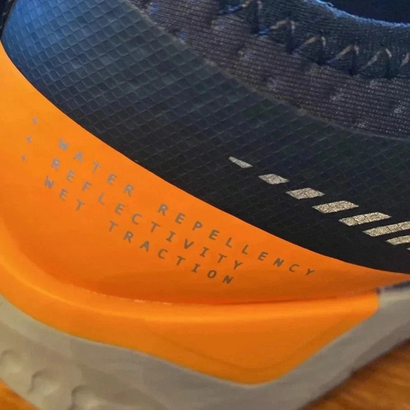 Nike odyssey React shoes - bright colors - women’s size 7- like new condition - Picture 2 of 8